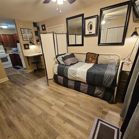 Cute Comfy Studio Prime Location