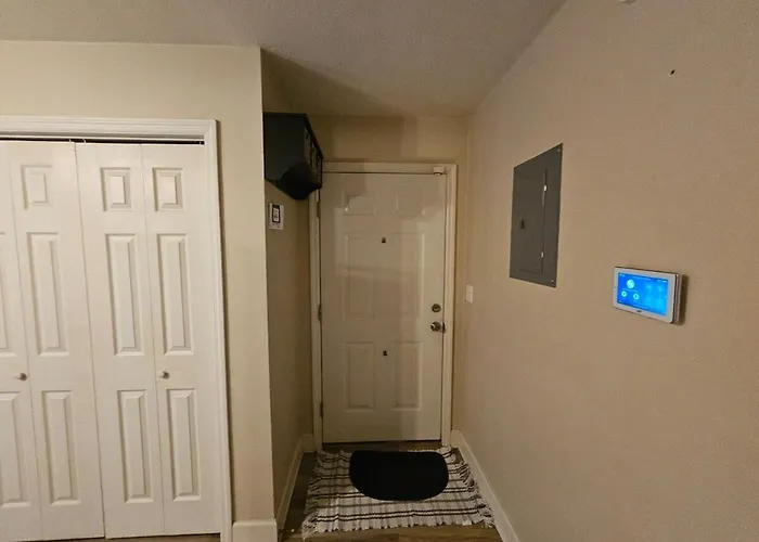 Cute Comfy Prime Location *